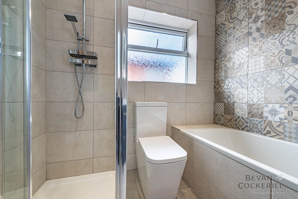 North-Leeds-Bathroom-with-Feature-Wall-13