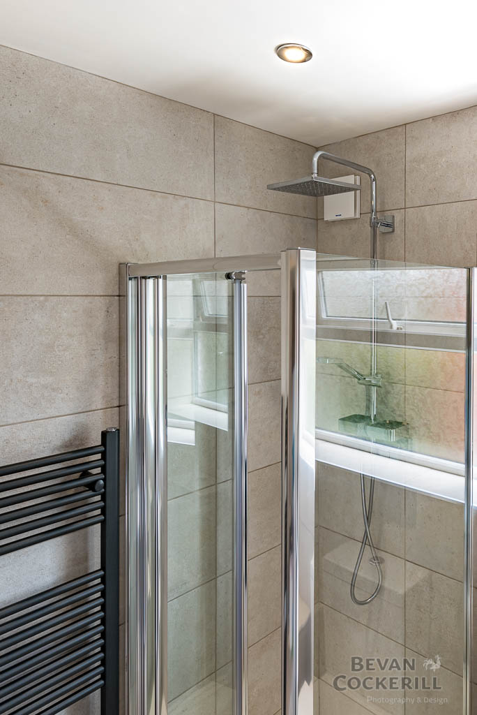 North-Leeds-Bathroom-with-Feature-Wall-15