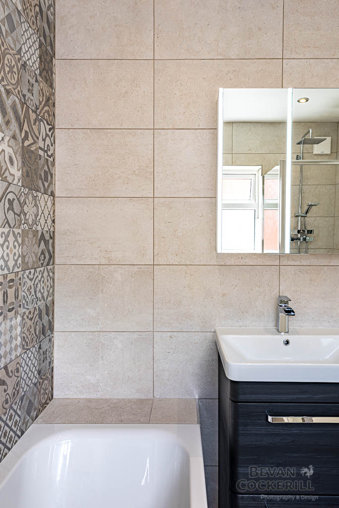 North-Leeds-Bathroom-with-Feature-Wall-28
