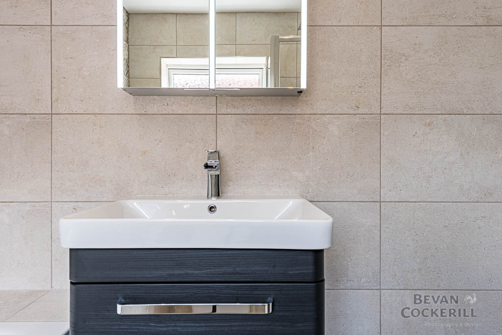 North-Leeds-Bathroom-with-Feature-Wall-29