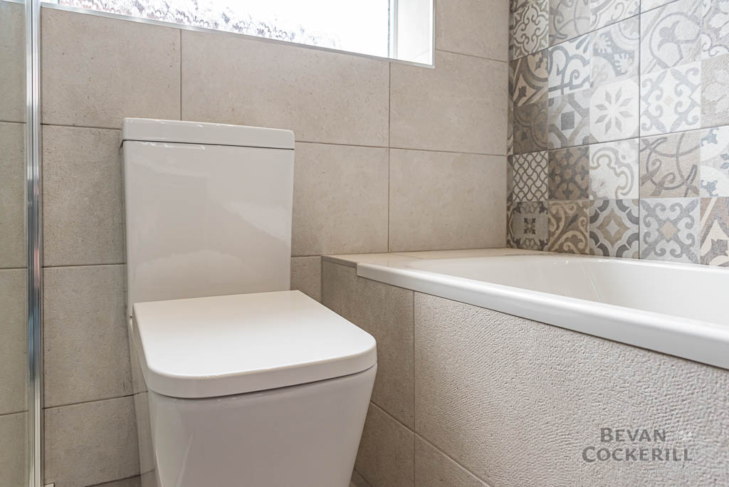 North-Leeds-Bathroom-with-Feature-Wall-7