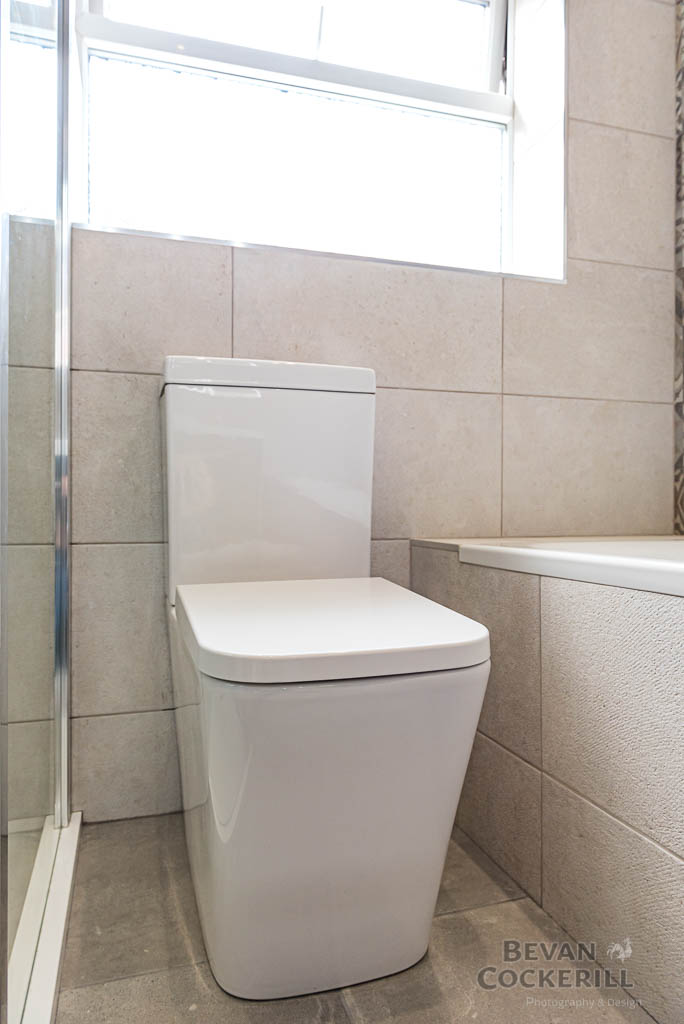 North-Leeds-Bathroom-with-Feature-Wall-9