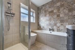 North-Leeds-Bathroom-with-Feature-Wall-1