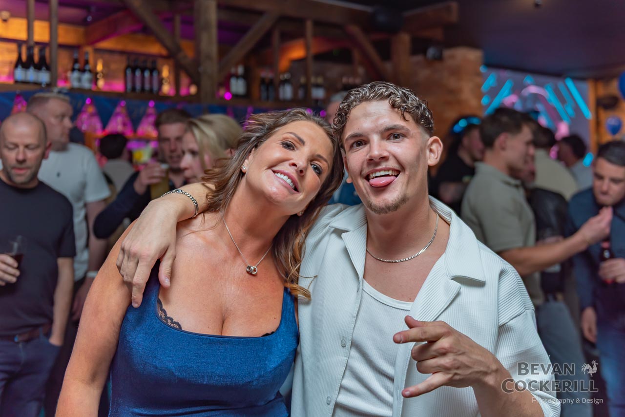 21st-Birthday-Party-Photography-by-Bevan-Cockerill-40