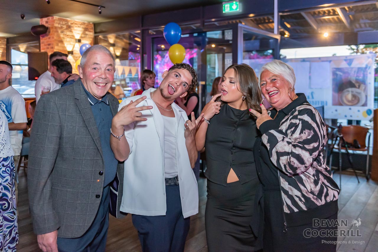 21st-Birthday-Party-Photography-by-Bevan-Cockerill-57