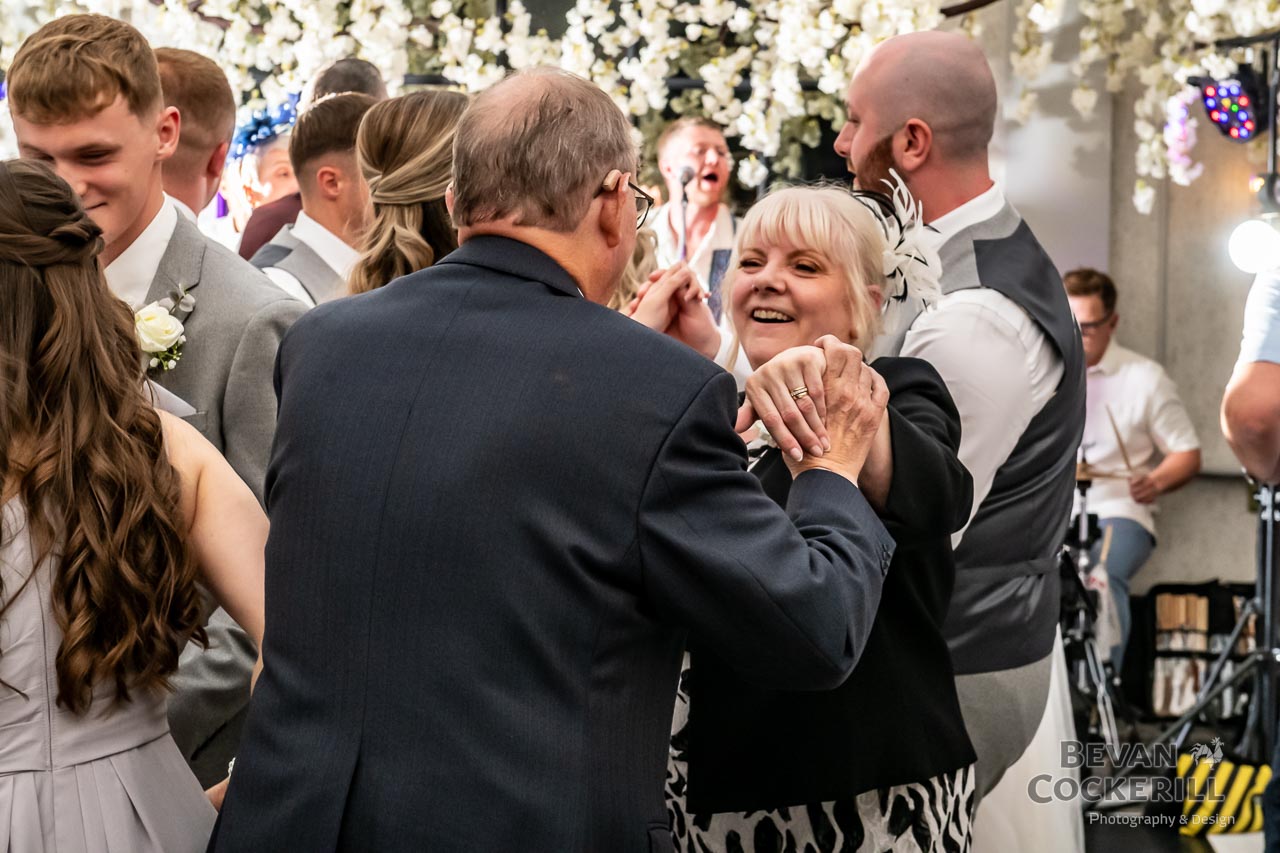 Queens-Hotel-Wedding-Photos-by-Bevan-Cockerill-338