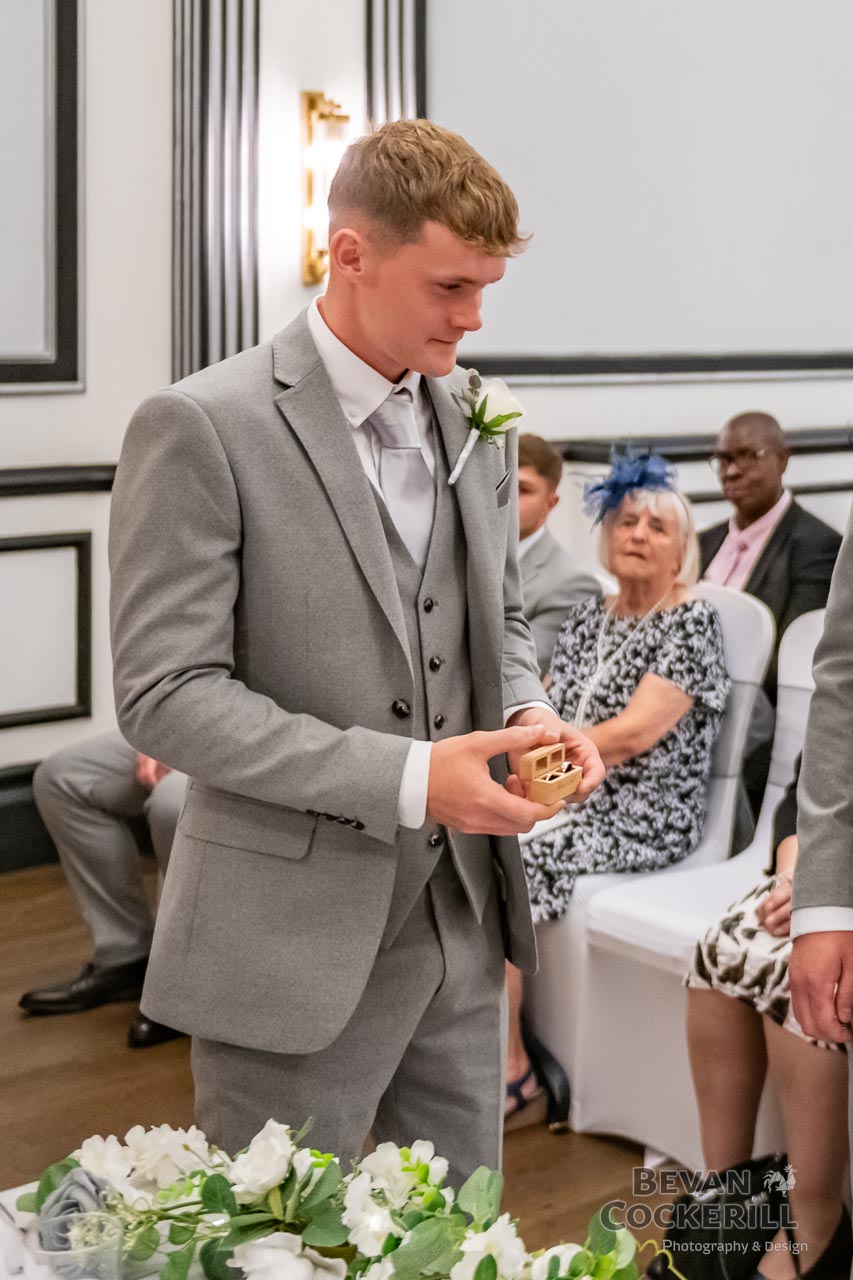 Queens-Hotel-Wedding-Photos-by-Bevan-Cockerill-92